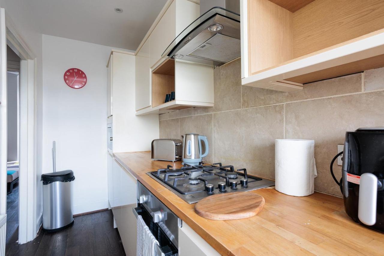 Apartment Entire Luxurious Flat Sleeps 4 Persons