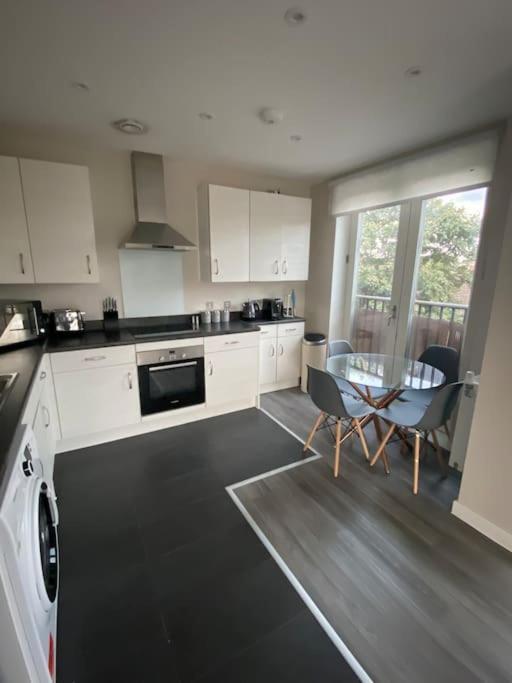 Apartment Modern 1-bedroom Close To City Airport London