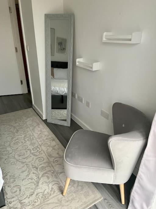 Modern 1-bedroom Close To City Airport Apartment