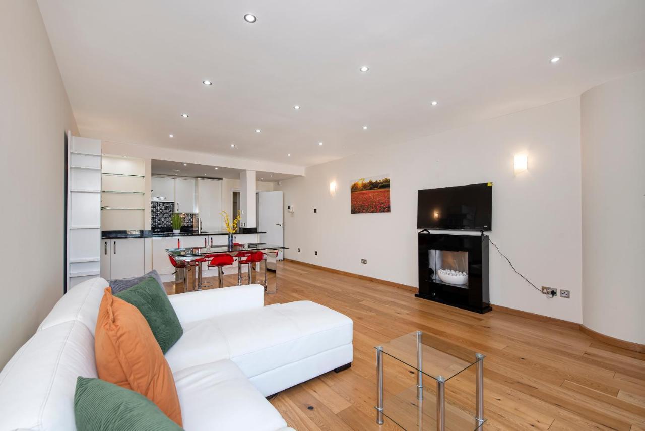 And Spacious 2 Bed * Londen