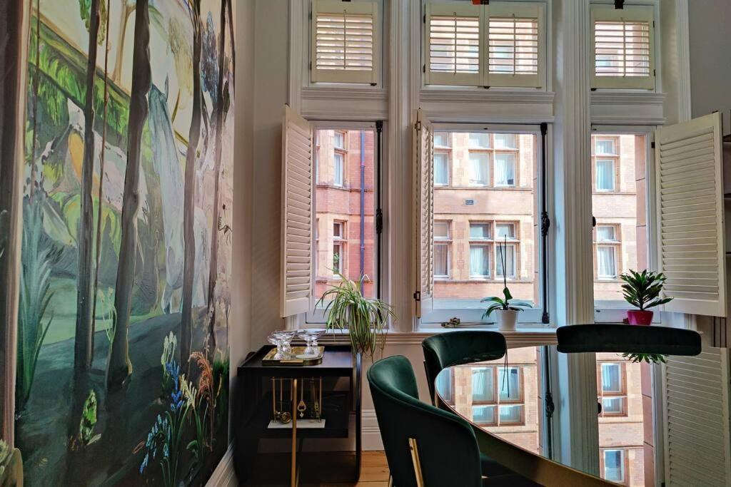 Luxury Artist In Apartamento