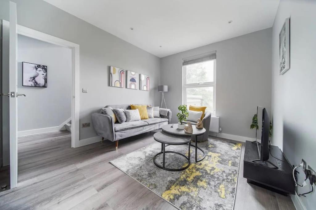 Stunning 3 Bed 3 Bath Townhouse In City Centre Ferienhaus *