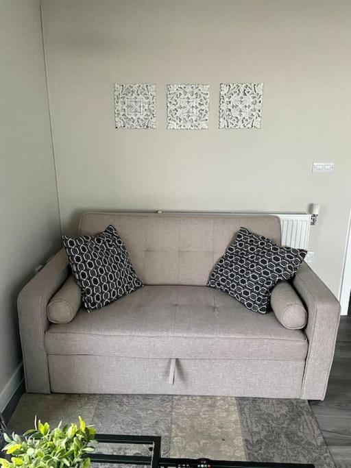 Apartment Modern 1-bedroom Close To City Airport
