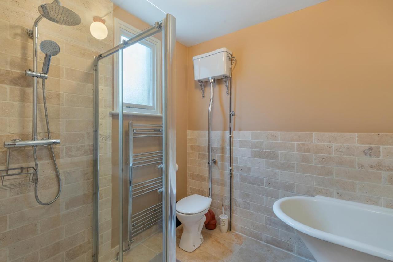 Spacious 5 Bedroom House With Garden + Parking - Amazing Location London
