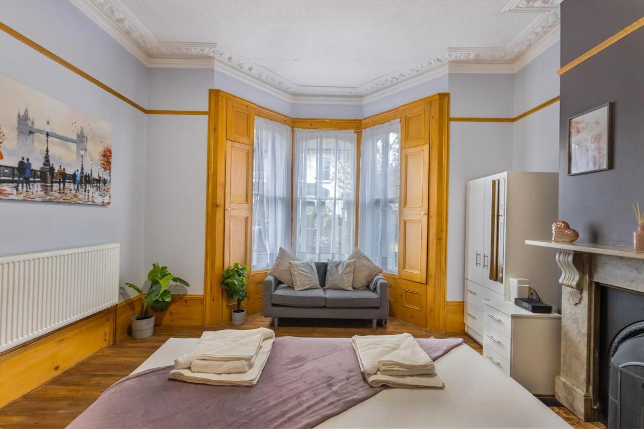 Holiday home Spacious 5 Bedroom House With Garden + Parking - Amazing Location