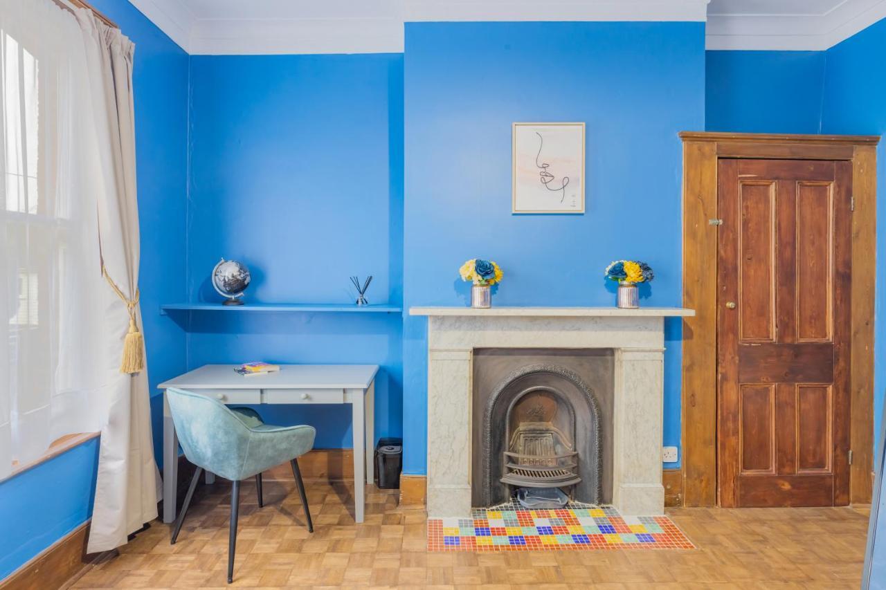 Holiday home Spacious 5 Bedroom House With Garden + Parking - Amazing Location London