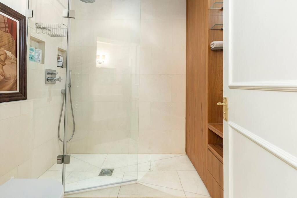 Luxurious Warm Of 70m2 On Sloane Street Apartment London
