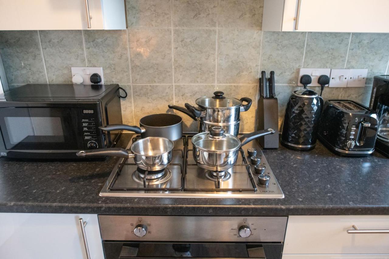 Apartment 4 Bedroom Flat With High Speed Wi-fi In North Acton, Ealing, West *