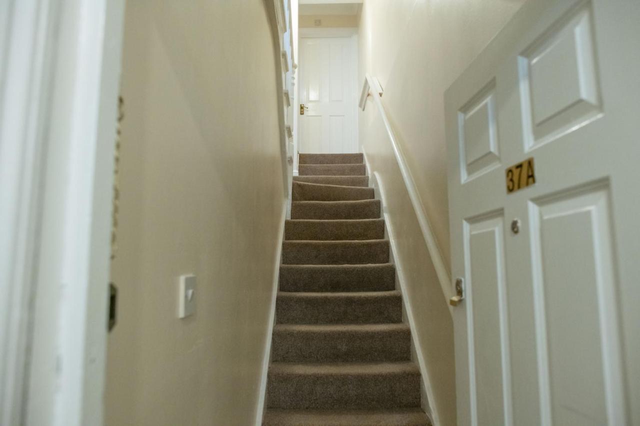Apartment 4 Bedroom Flat With High Speed Wi-fi In North Acton, Ealing, West *