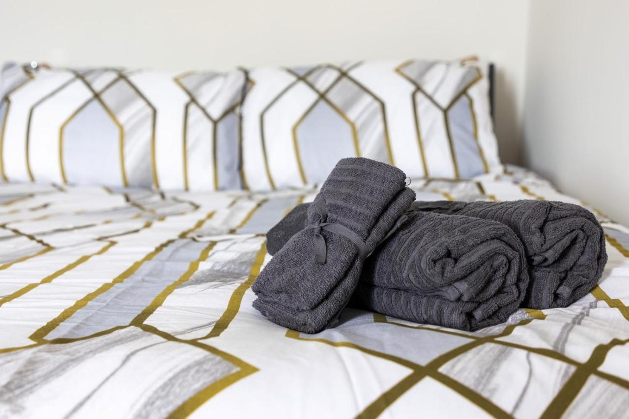 Entire Luxurious Flat Sleeps 4 Persons London