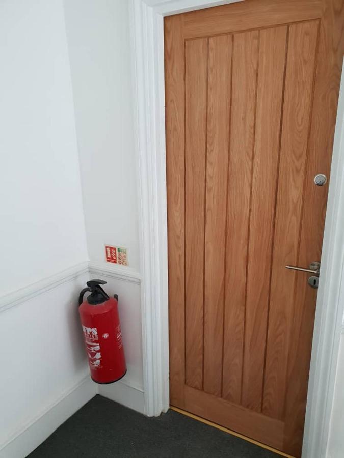 Apartment Entire Luxurious Flat Sleeps 4 Persons *