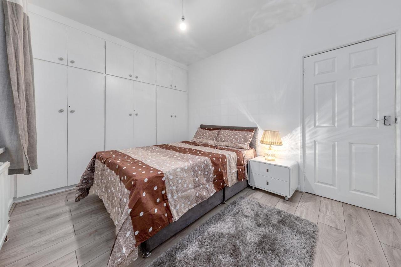 Apartment Spacious And Stylish - East Acton London