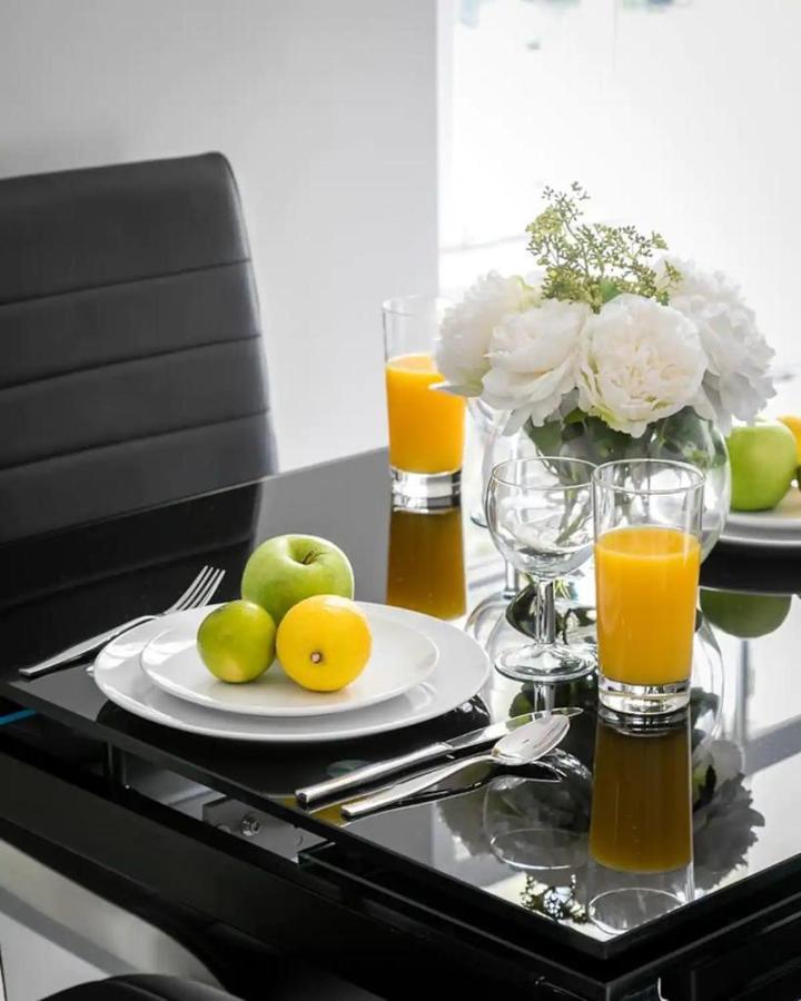 Modern 3 And 2 Bedroom Flat In Central With Installed Ac Londen