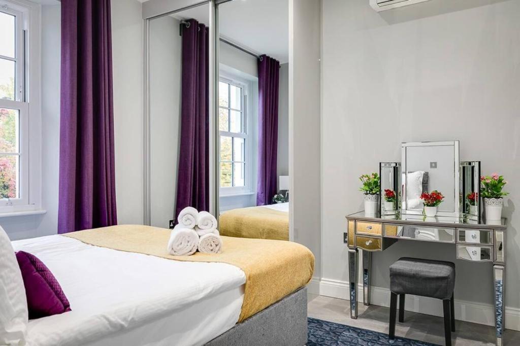 Modern 3 And 2 Bedroom Flat In Central With Installed Ac