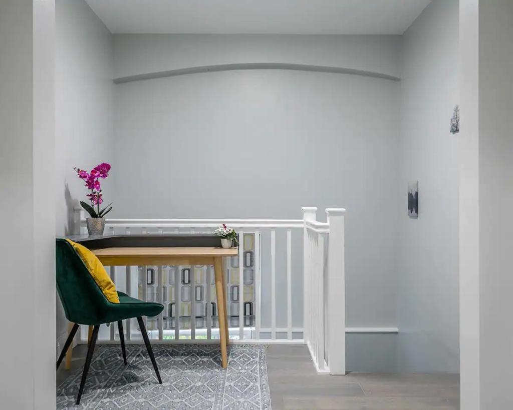 Modern 3 And 2 Bedroom Flat In Central With Installed Ac Londen