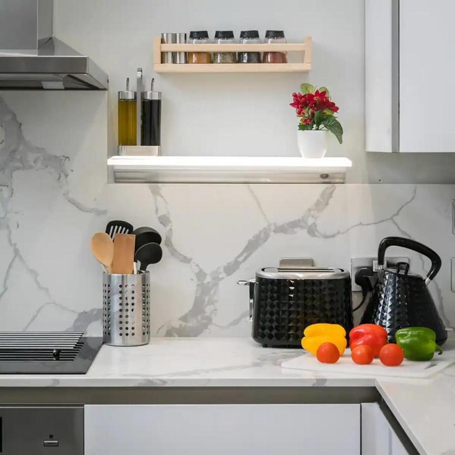 Modern 3 And 2 Bedroom Flat In Central With Installed Ac Londen