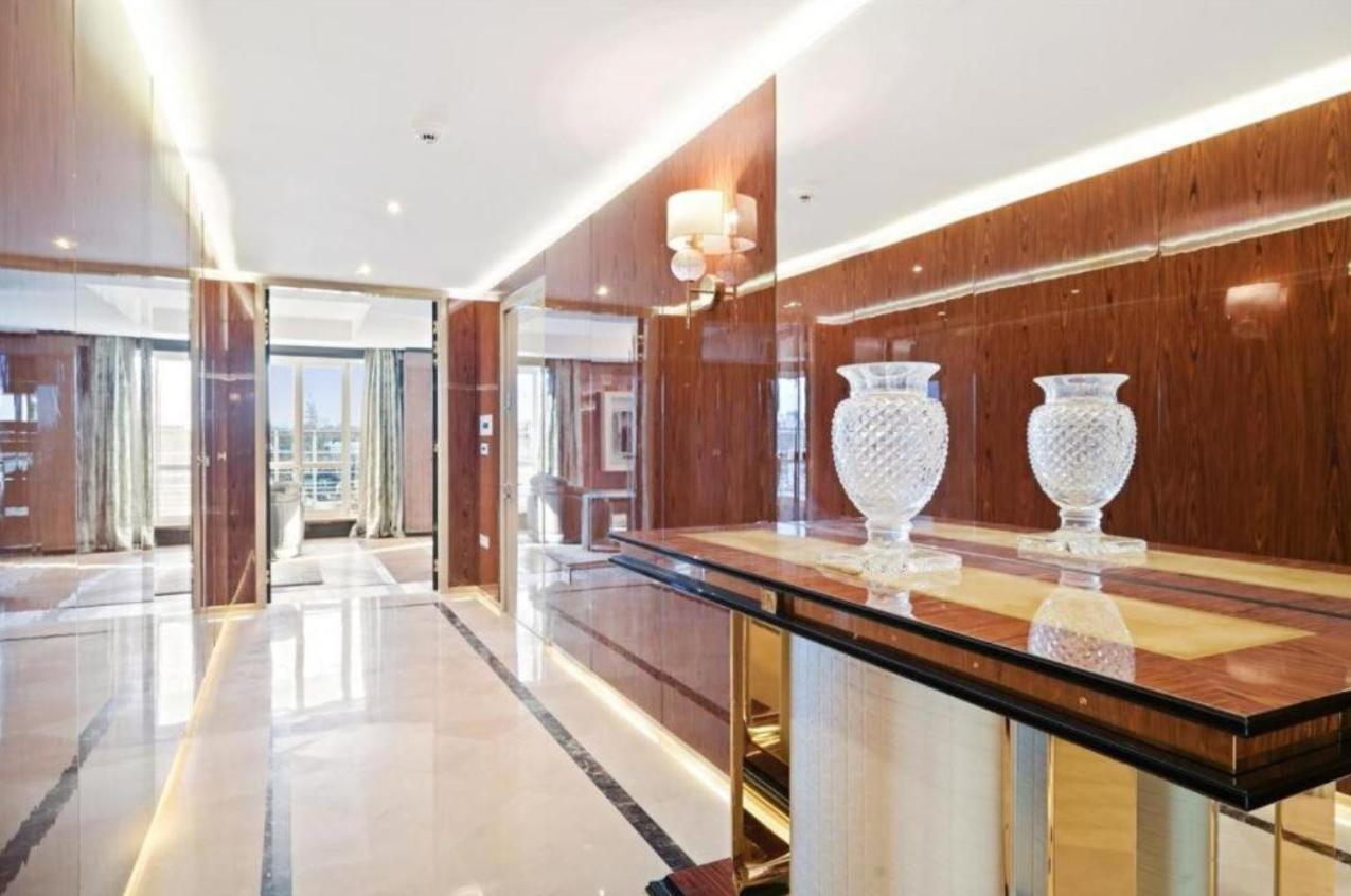 Beautiful For Eight In Islington Londen