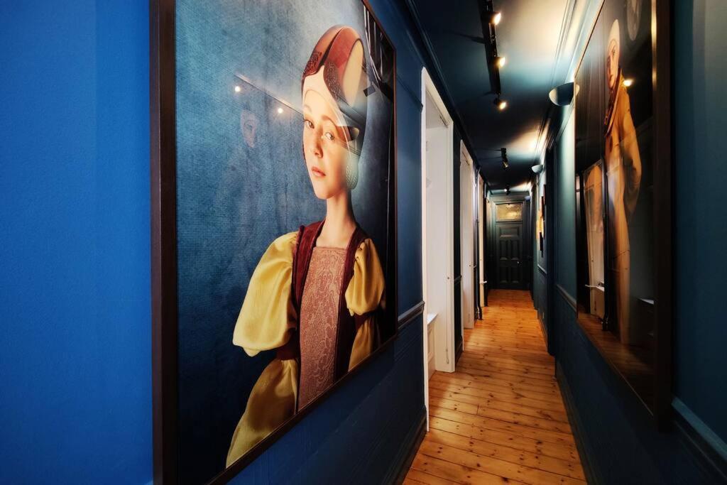 Luxury Artist In Apartamento