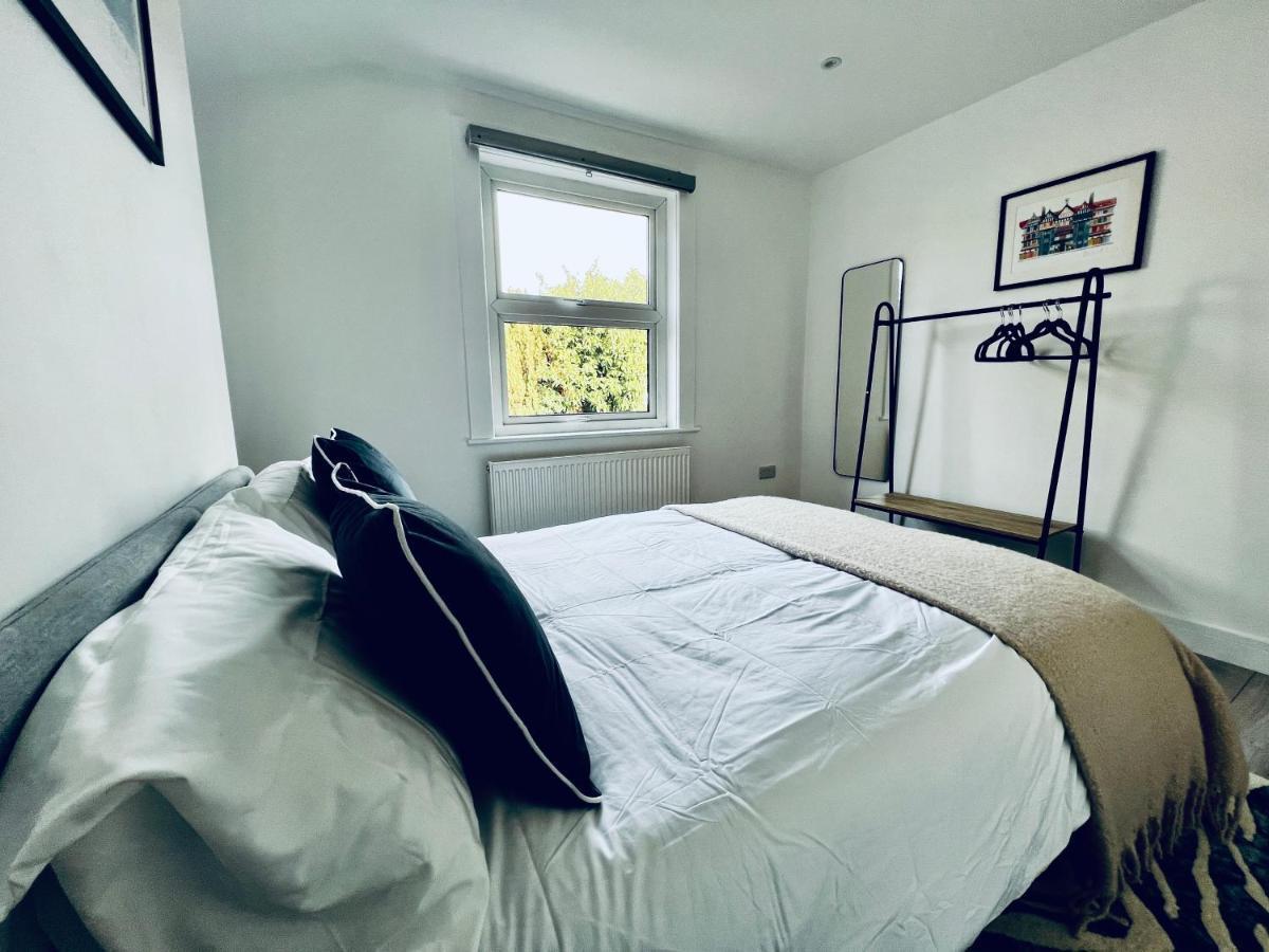 Neils Place Hosted By Airoperate Apartment *