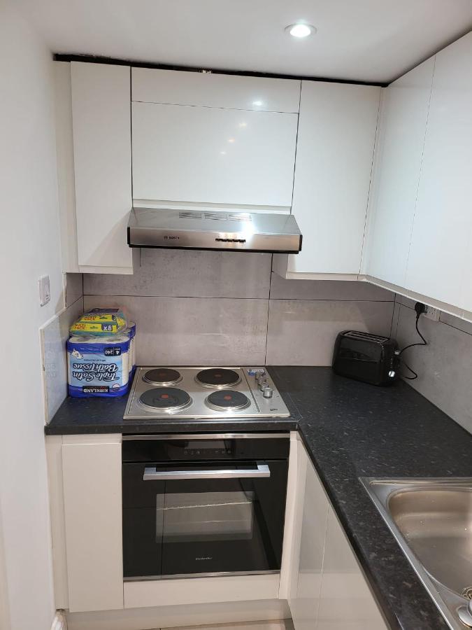 Fancy Basement Flat B * London