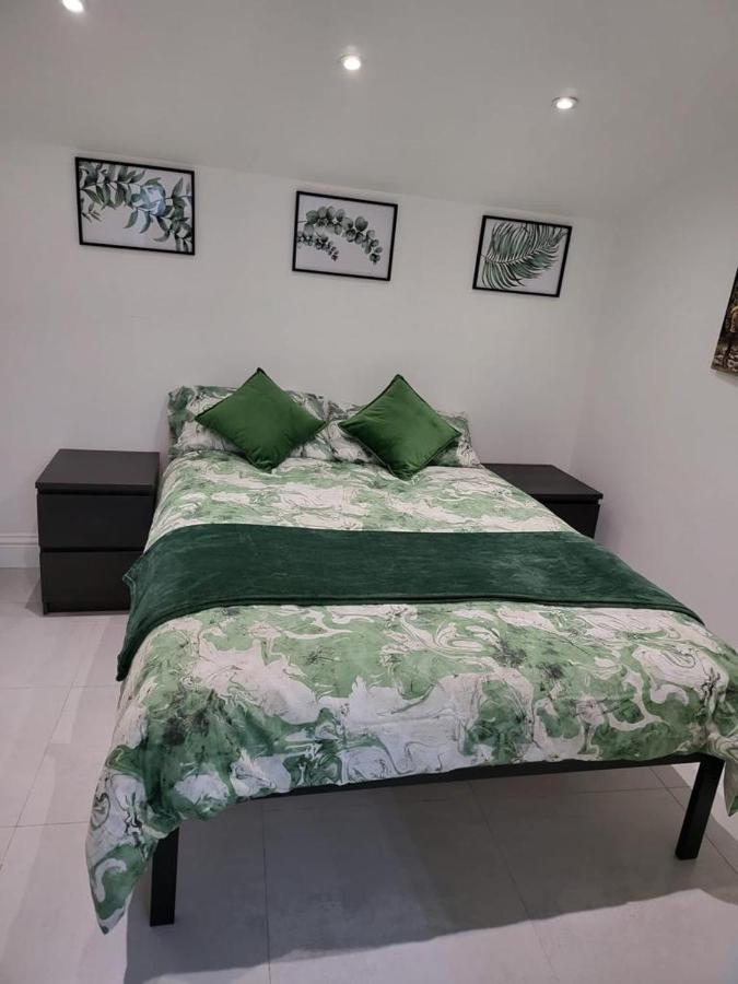 Fancy Basement Flat B Apartment *