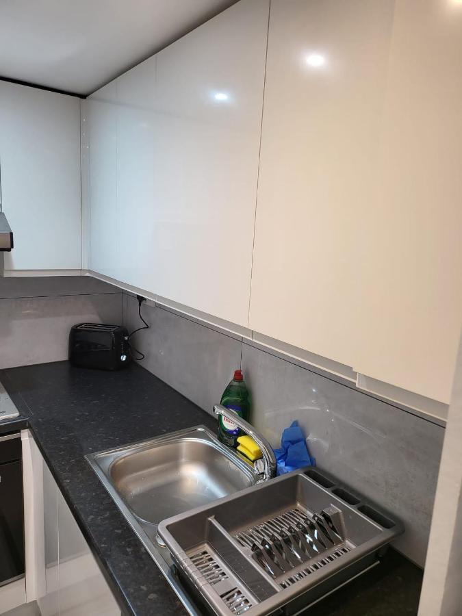 Fancy Basement Flat B Apartment London