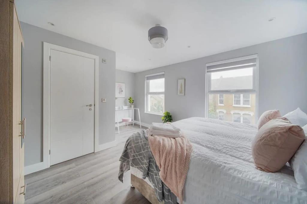 Ferienhaus Stunning 3 Bed 3 Bath Townhouse In City Centre