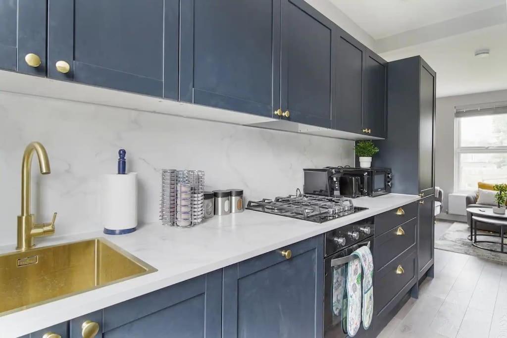 Stunning 3 Bed 3 Bath Townhouse In City Centre Ferienhaus *
