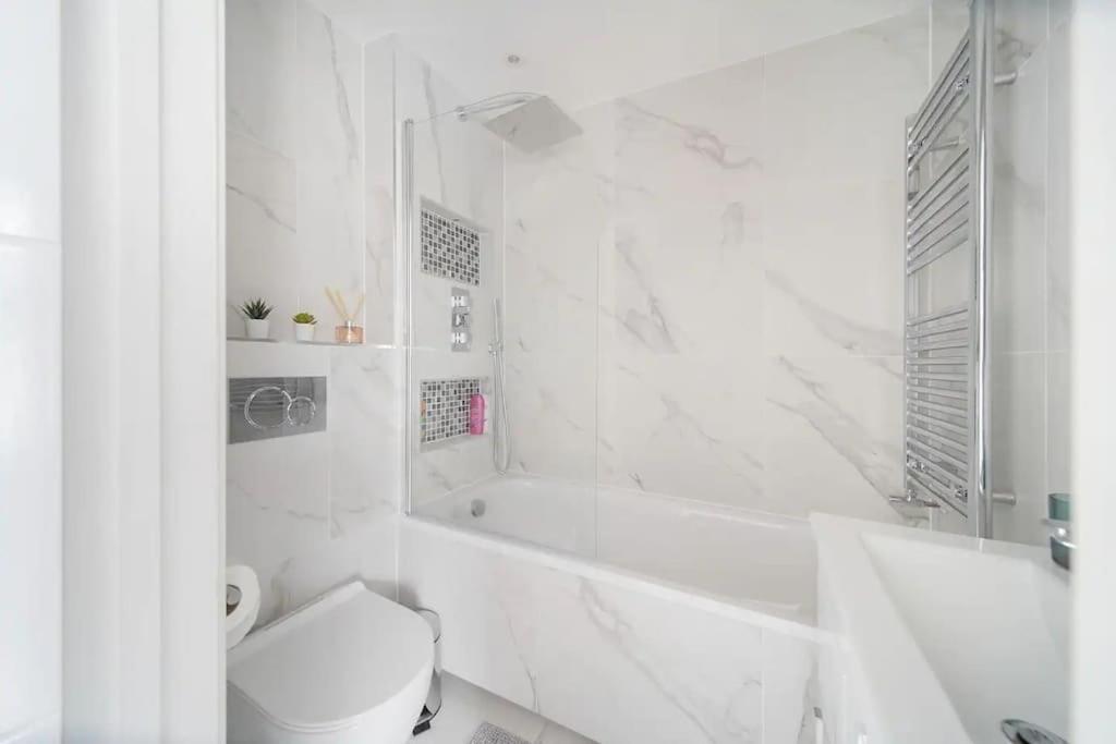Stunning 3 Bed 3 Bath Townhouse In City Centre Ferienhaus *