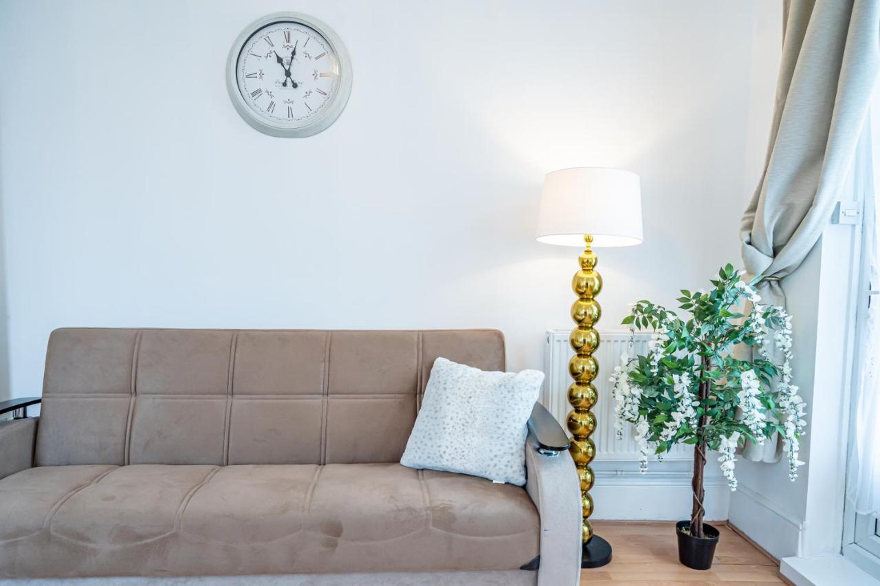 Modern Spacious 75 *