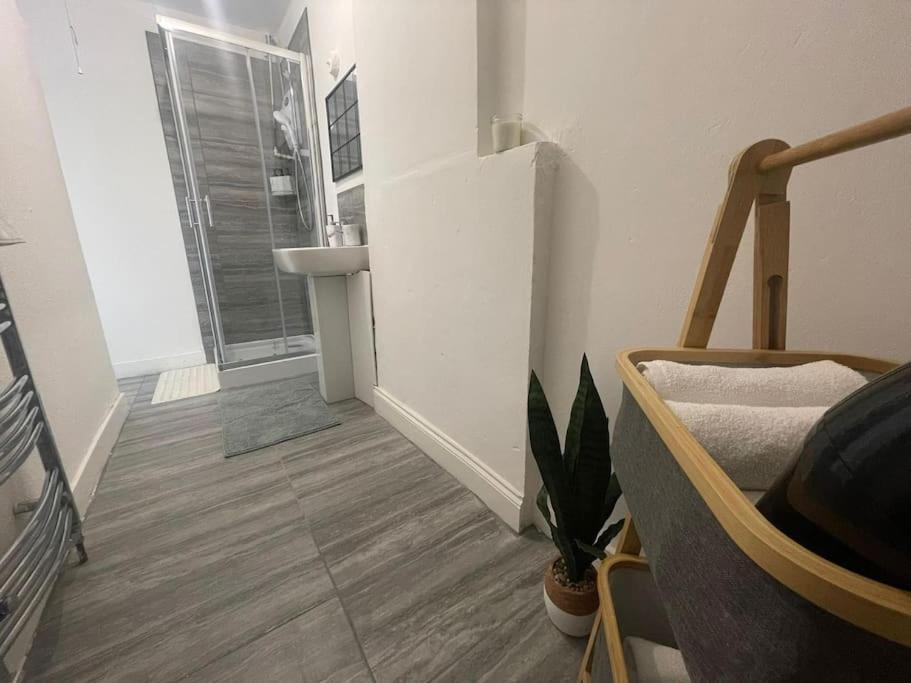 Lovable 2 Bedroom Flat On Tower Bridge * Londres