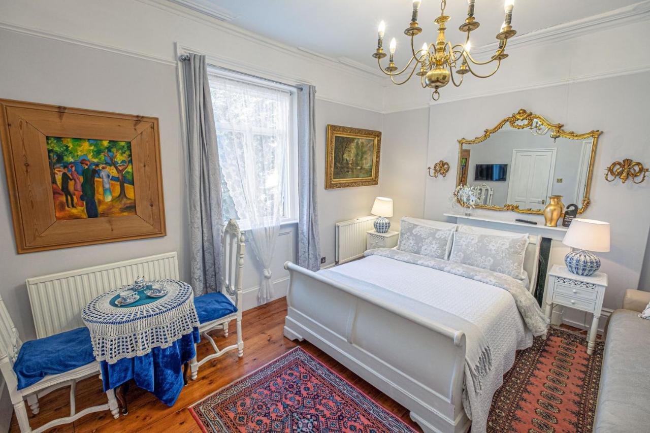 Dawson Place, Juliette's Londen