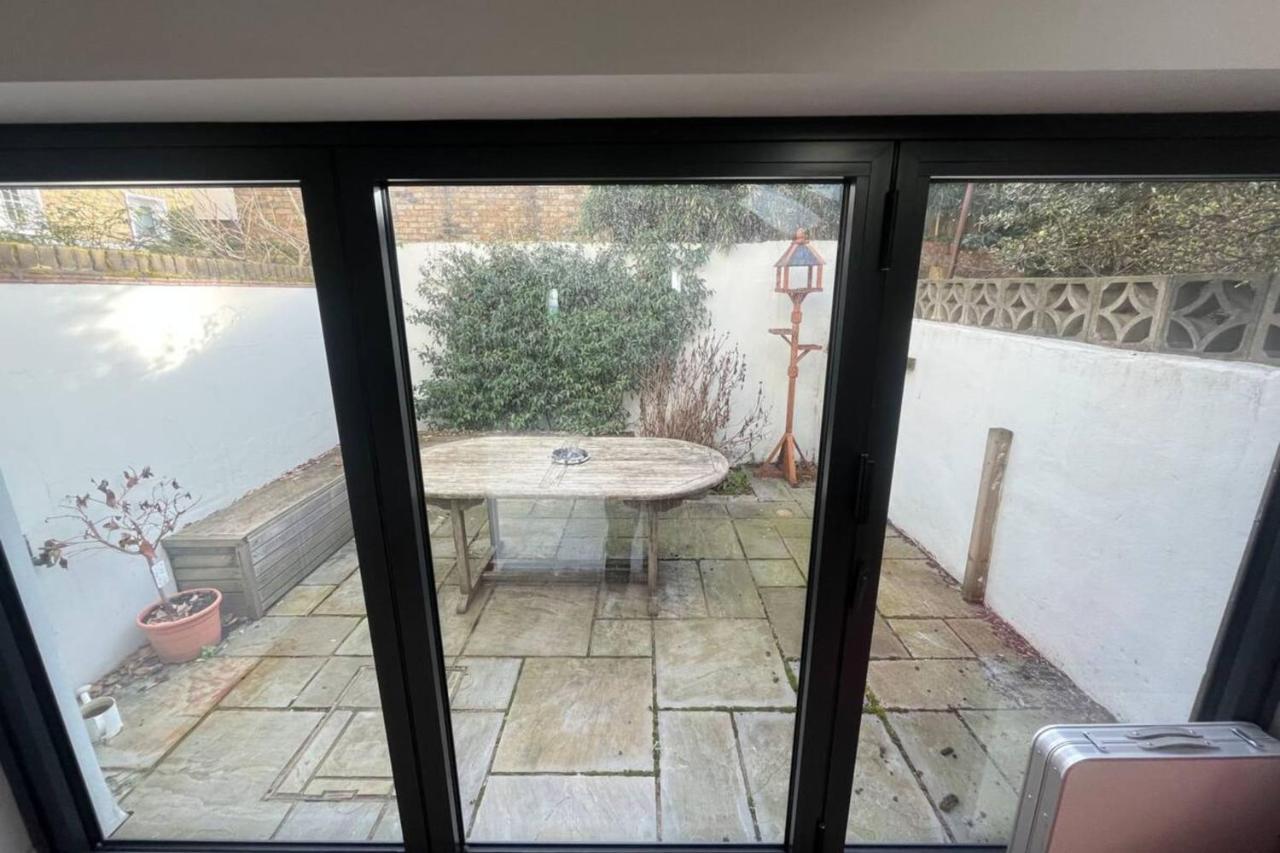 Apartment Stylish And Spacious 2 Bedroom House In Brixton London