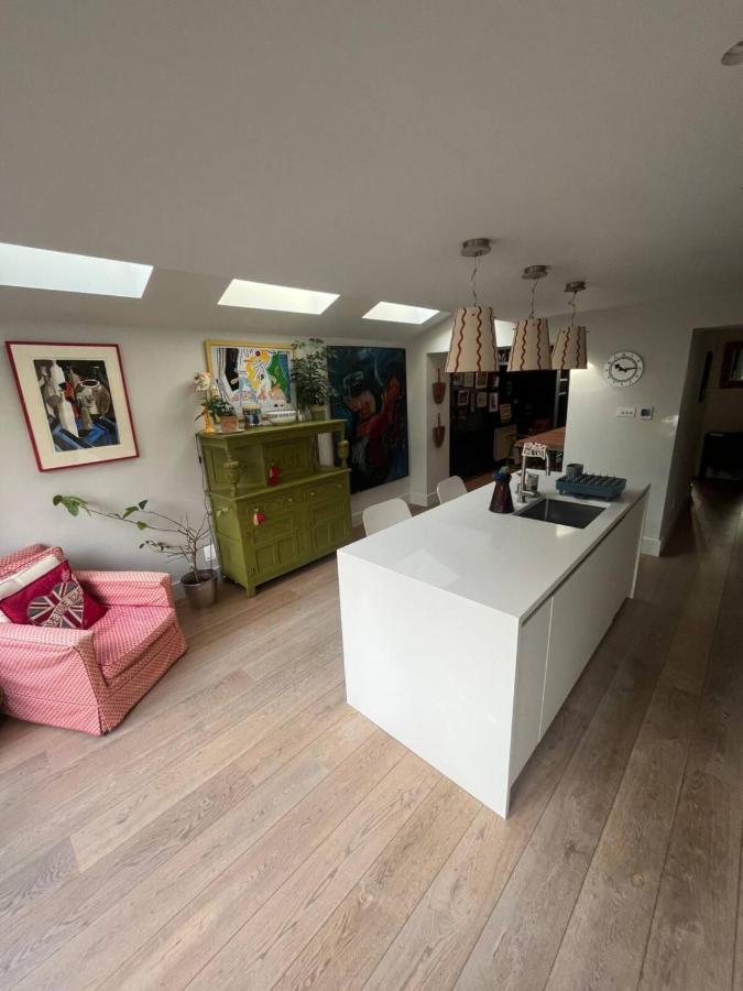 Stylish And Spacious 2 Bedroom House In Brixton Apartment London