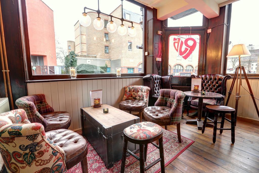 Publove @ The Exmouth Arms, Euston Hostel