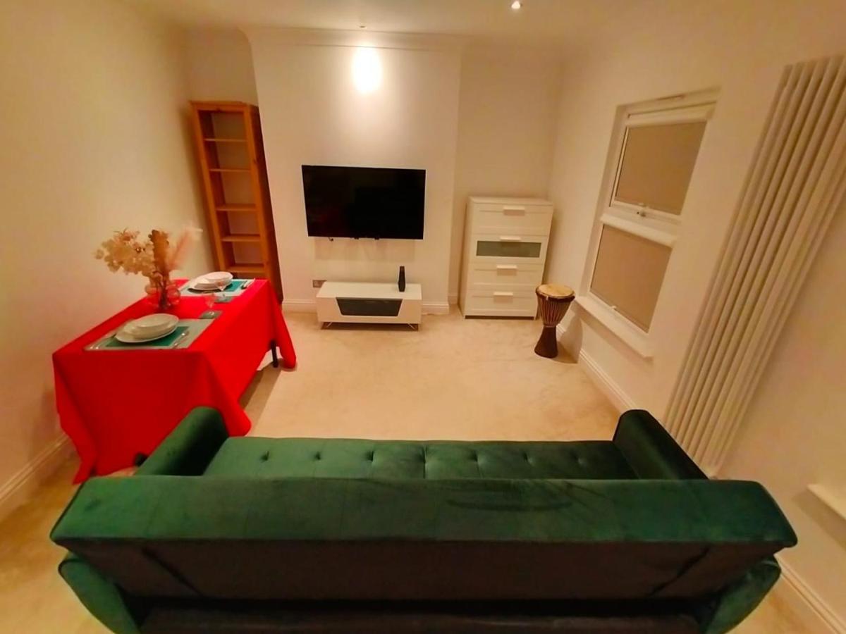 Apartment Fully-equipped Flat In The Of *