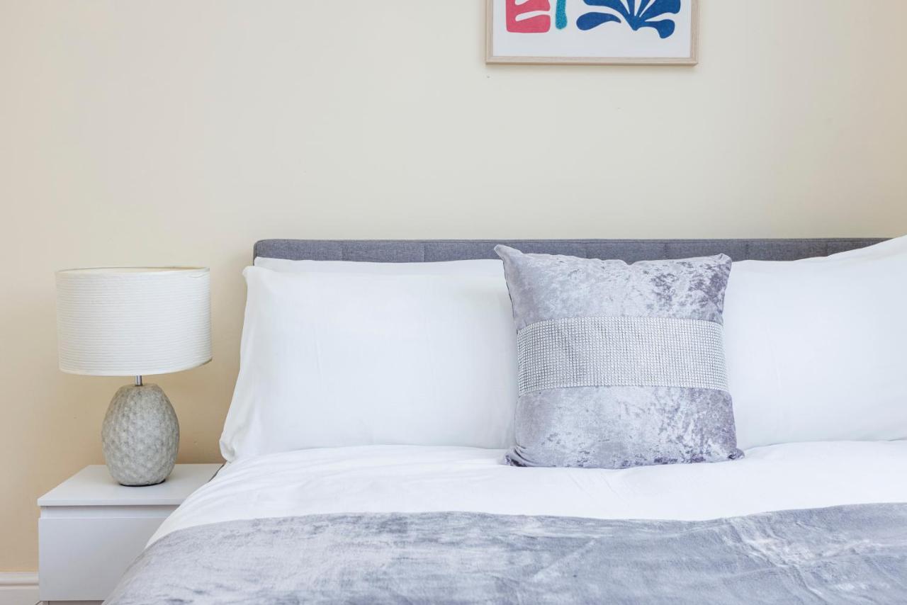 2 Bedroom House By Av Stays Short Lets Croydon With Free Wi-fi Сasa de vacaciones Londres