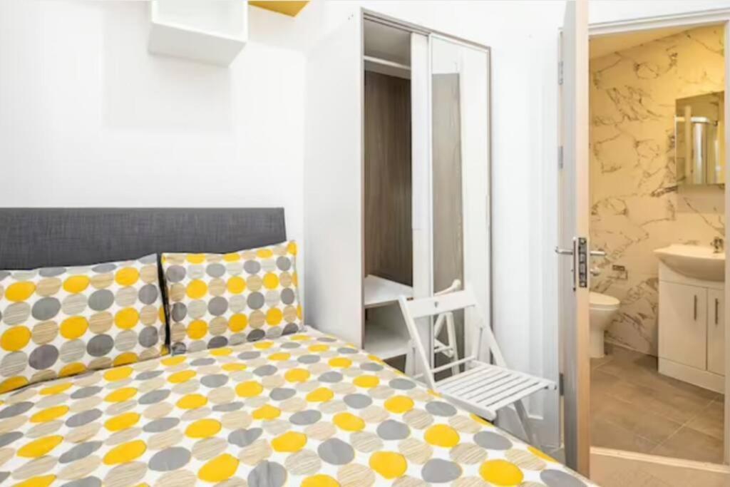 Victorian Functional 5min Walk From Tufnell Park Londen