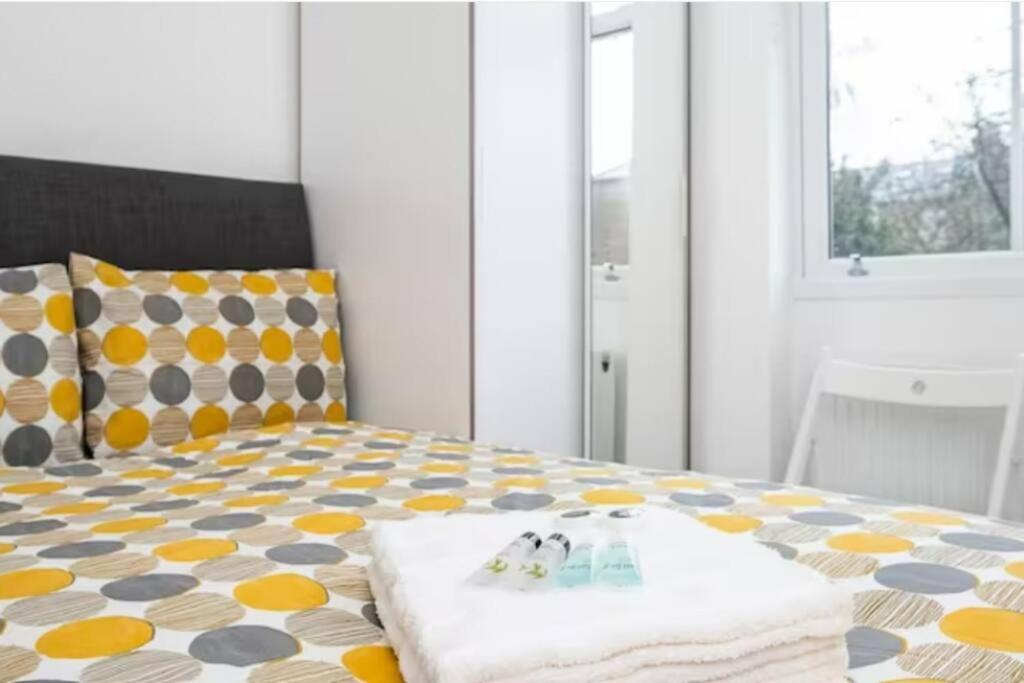 Victorian Functional 5min Walk From Tufnell Park * Londen