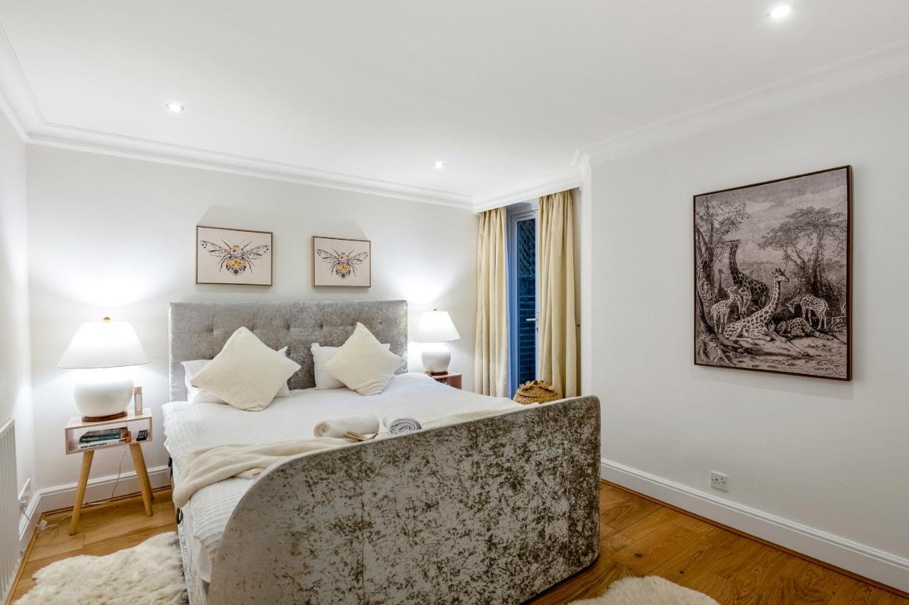 Kensington Luxury Apartment