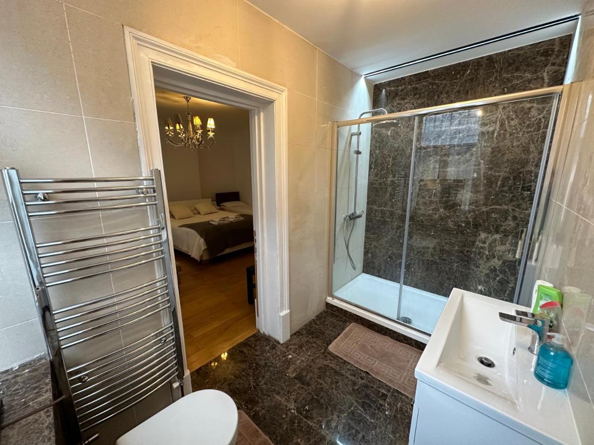 En & Private Bathroom, In Marylebone, Paddington #room Name Is Paris# Accommodatie bij particulieren Londen