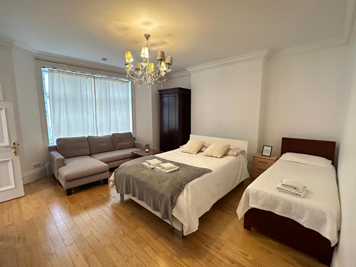 En & Private Bathroom, In Marylebone, Paddington #room Name Is Paris# London