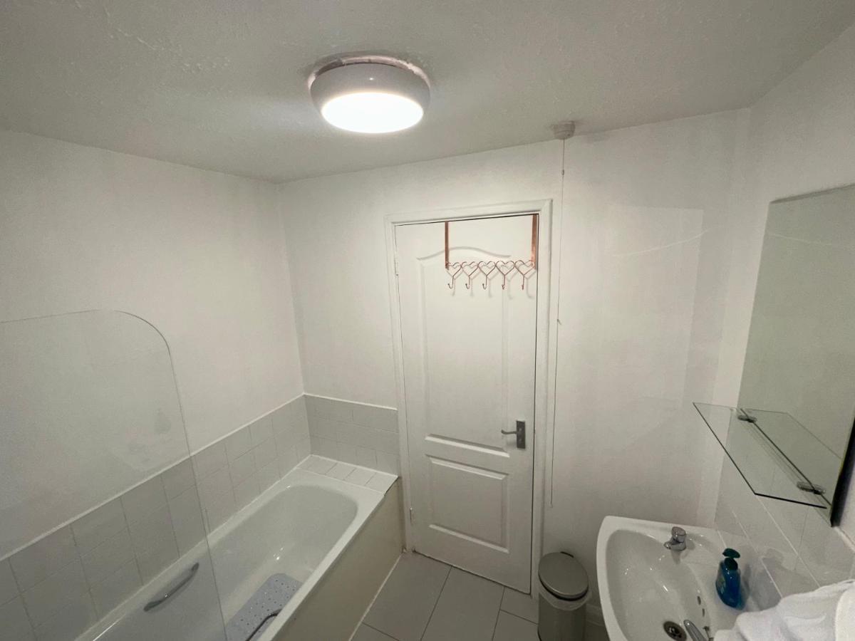 Cosy Home, 10min Drv From Canary Wharf & Stratford * Londen