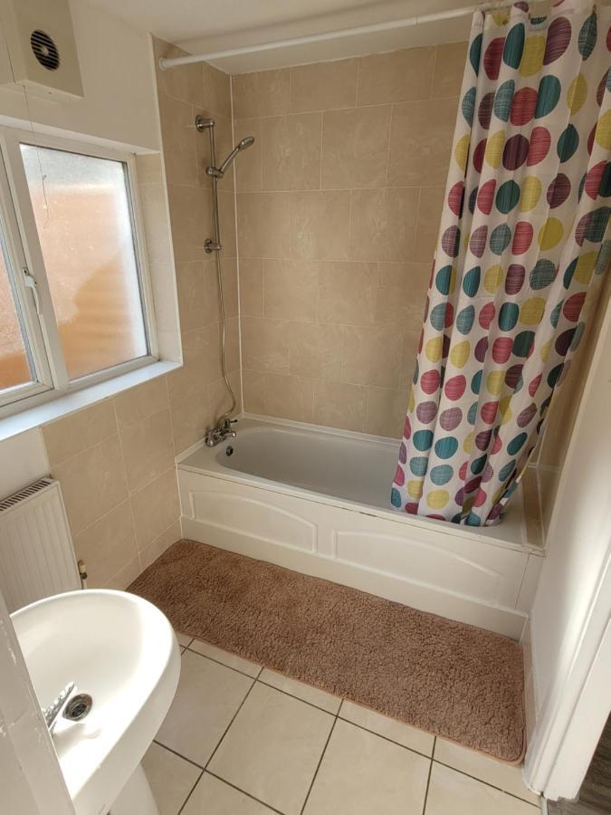 Spacious 2 Bedroom House In With Garden Vakantiehuis Londen