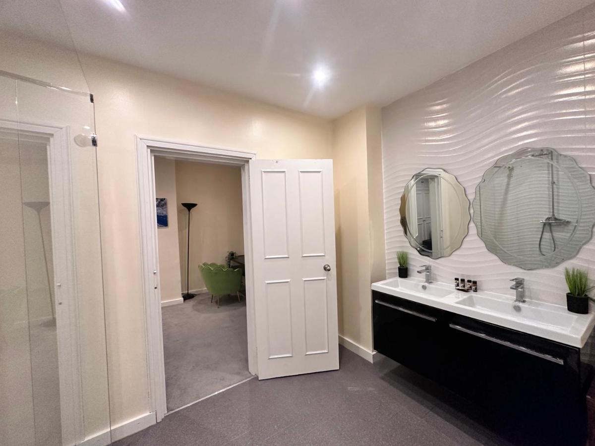 Central 5-bedroom, 4 Baths Lovely In Marylebone London
