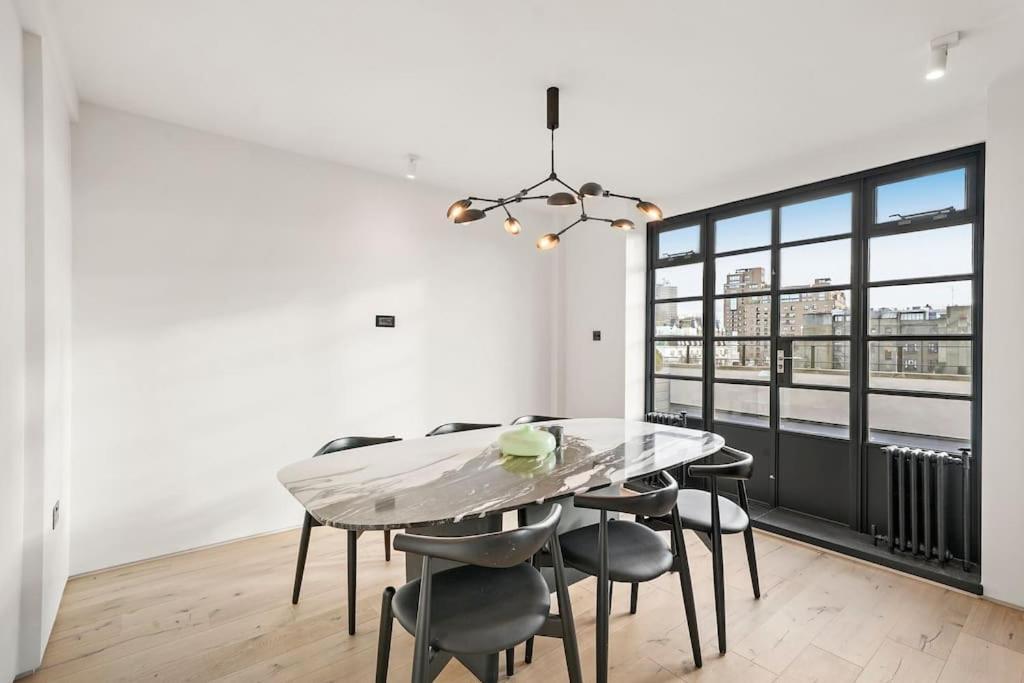Two Bedroom Flat In Kensington *