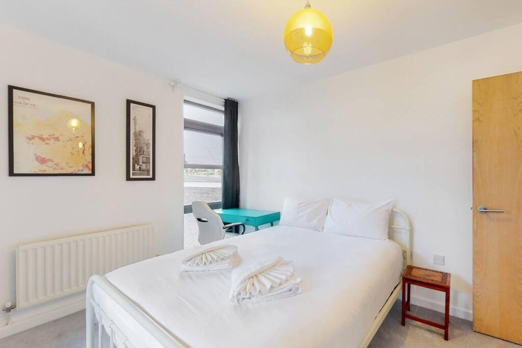 Modernistic 2-bedroom Flat In Shadwell Appartement Londen