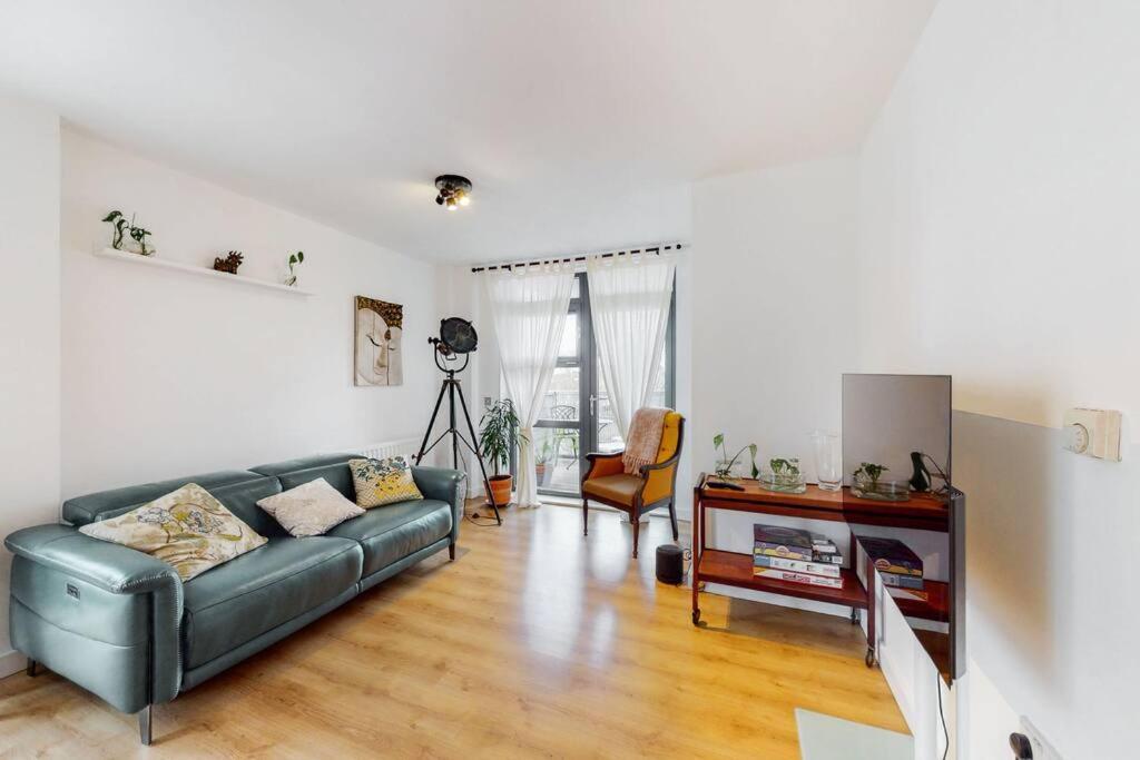 Modernistic 2-bedroom Flat In Shadwell * Londen