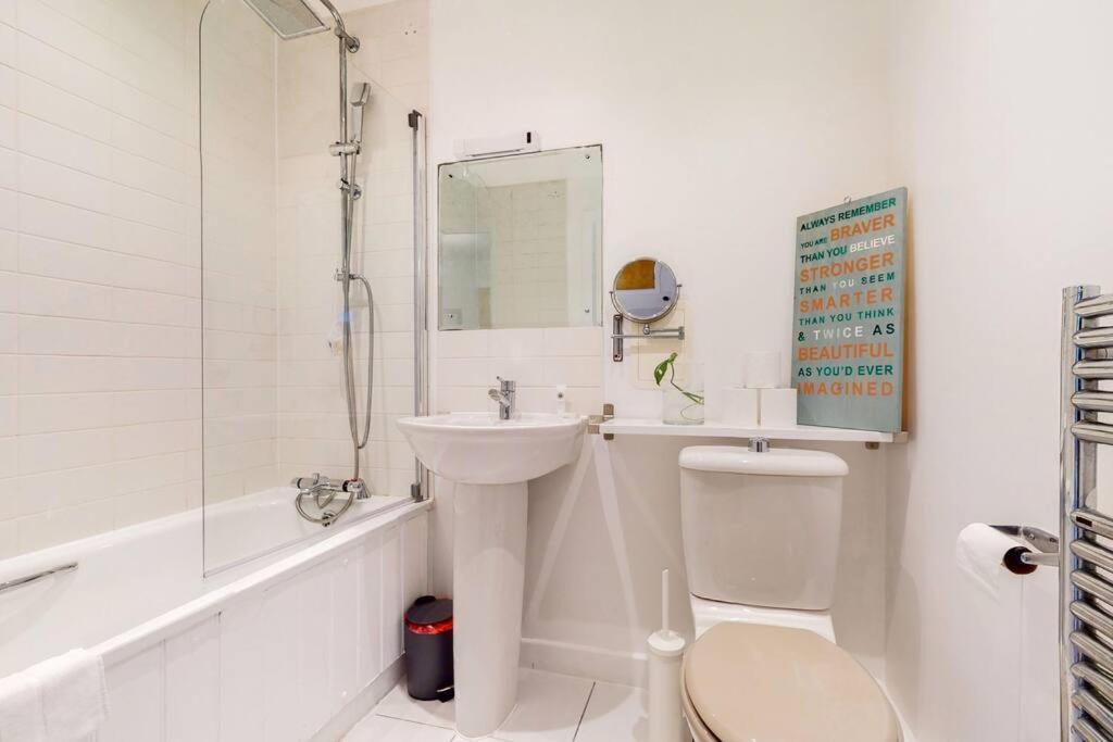 Appartement Modernistic 2-bedroom Flat In Shadwell Londen