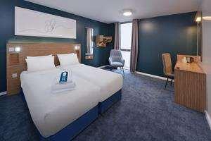 Travelodge London High Road Hotel